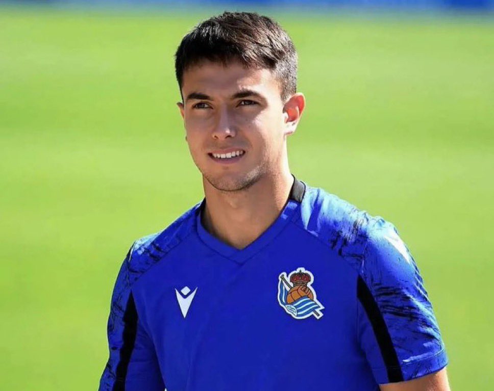 Manchester United Set to Battle Arsenal for Martin Zubimendi