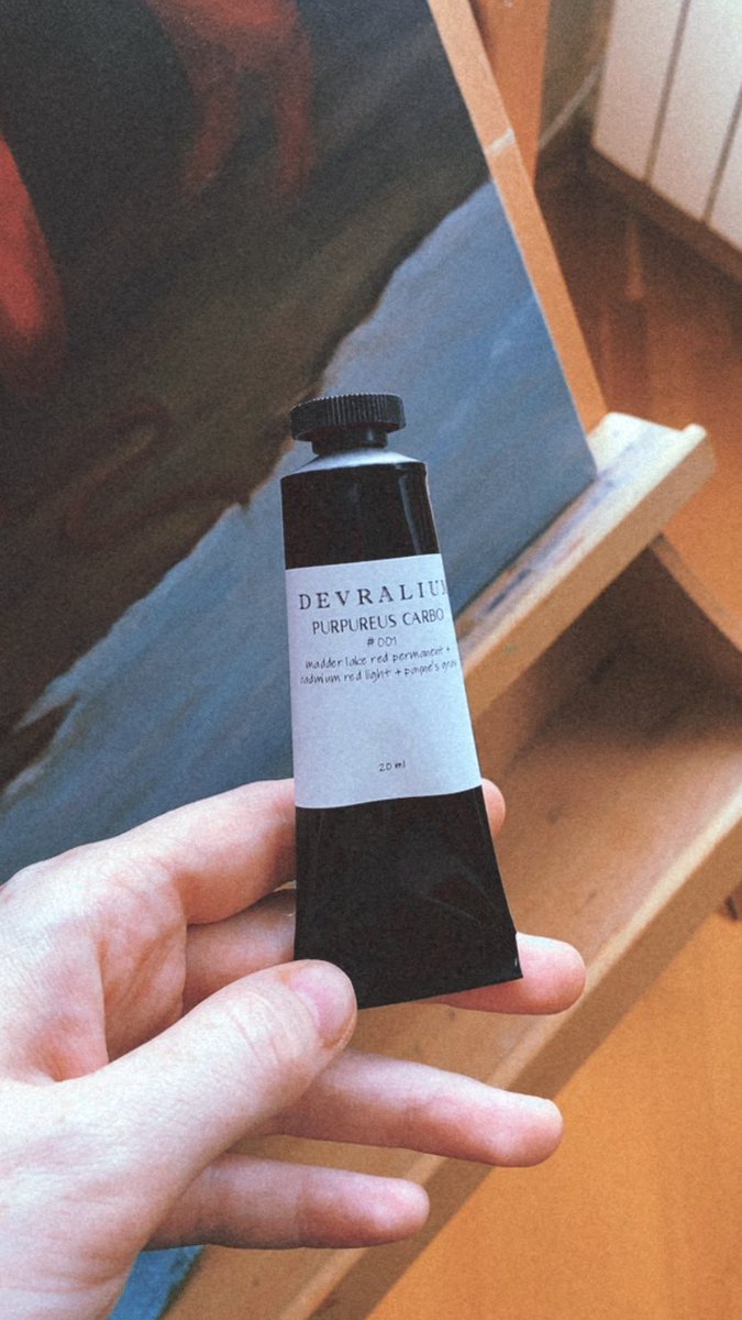 I'm finally going to have a small collection with "my" colors. These tubes have won my heart! The perfect solution when painting a large series of paintings in the same style!