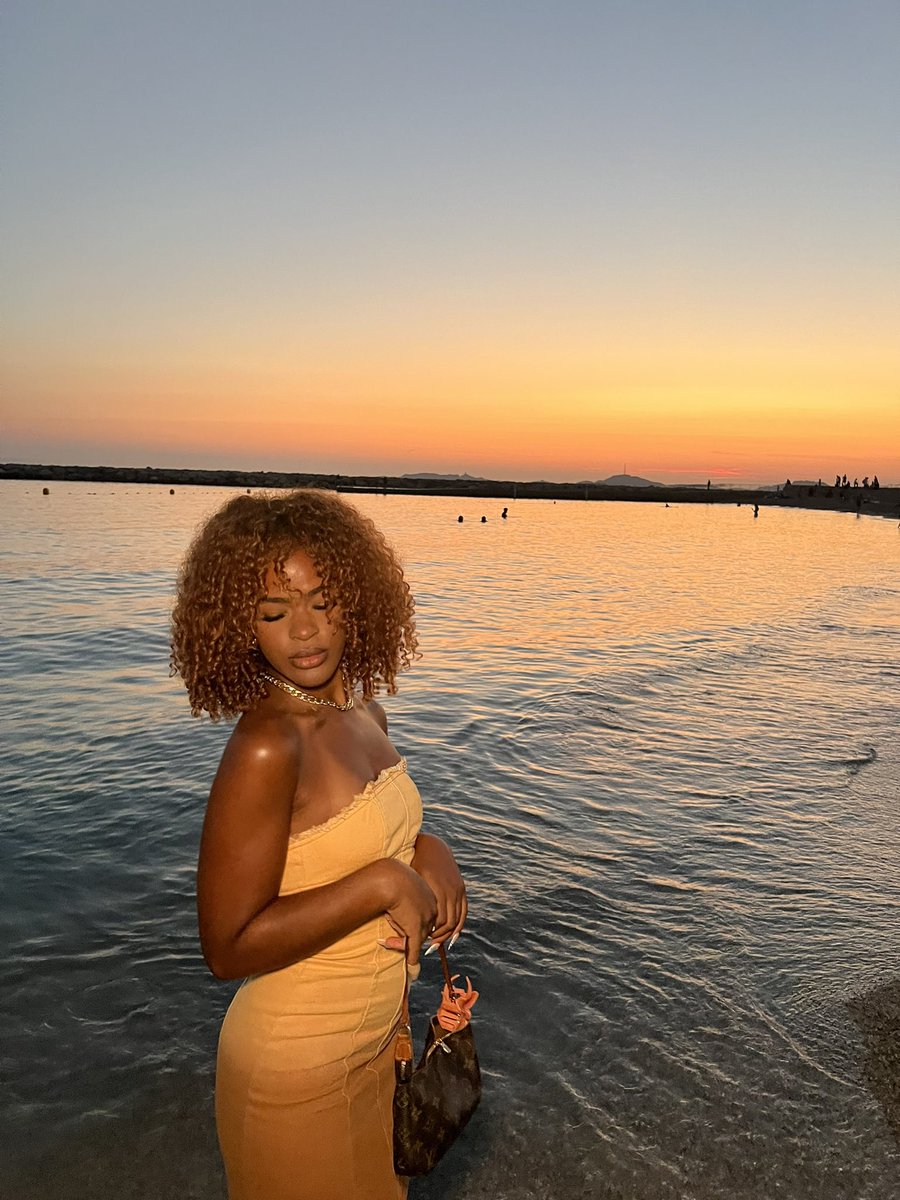 👩🏽‍🦰💫 tweet media