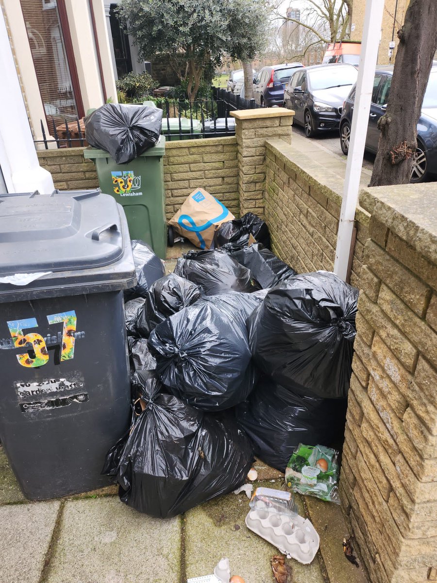 GPCleaning1's tweet photo. Removing your unwanted items has never been easier. Give us a call today to get a FREE Waste Management quote https://t.co/aFj5uLcqpo