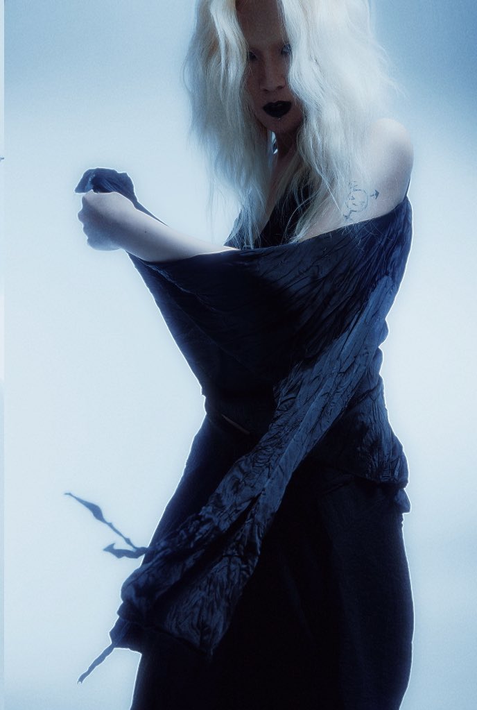 翻到一组老照片，当年也是个白毛呢