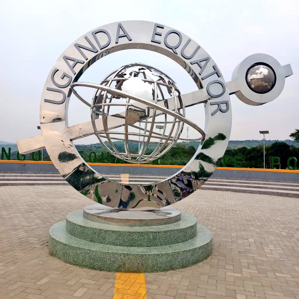 Ramburasafaris's tweet photo. The newly built Uganda Equator structure in Queen Elizabeth National Park, Uganda. 

It looks really beautiful.

In case you need to visit the place plus enjoy the wildlife and sceneries of Queen Elizabeth N P, please contact us.

Cheers 

#CourtesyPicture https://t.co/Kao6VGcNtC