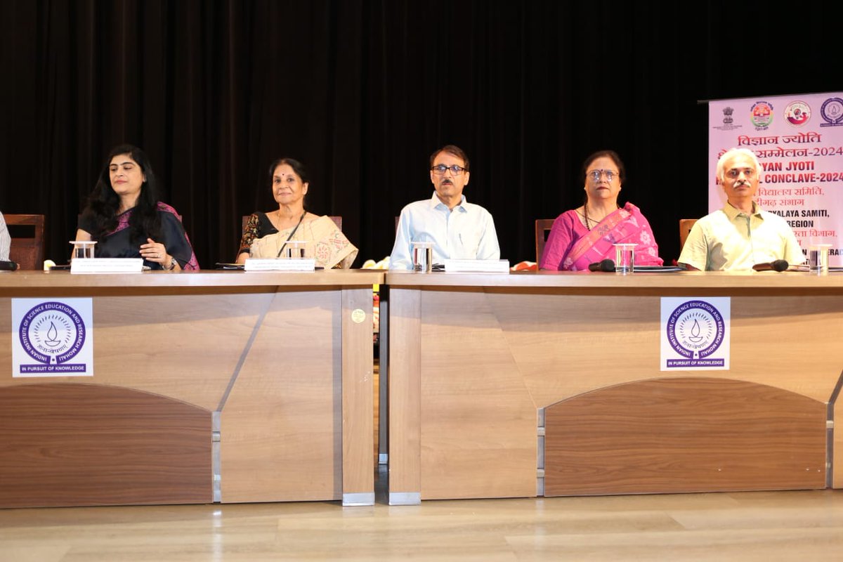 IndiaDST's tweet image. .@JyotiVigyan scholars from states/UTs of Ladakh, J&K, Himachal Pradesh, Punjab & Chandigarh interacted with eminent scientists & also performed various hands-on STEM activities at regional conclave of @JyotiVigyan Prog under @IndiaDST organised for Chandigarh region @IiserMohali