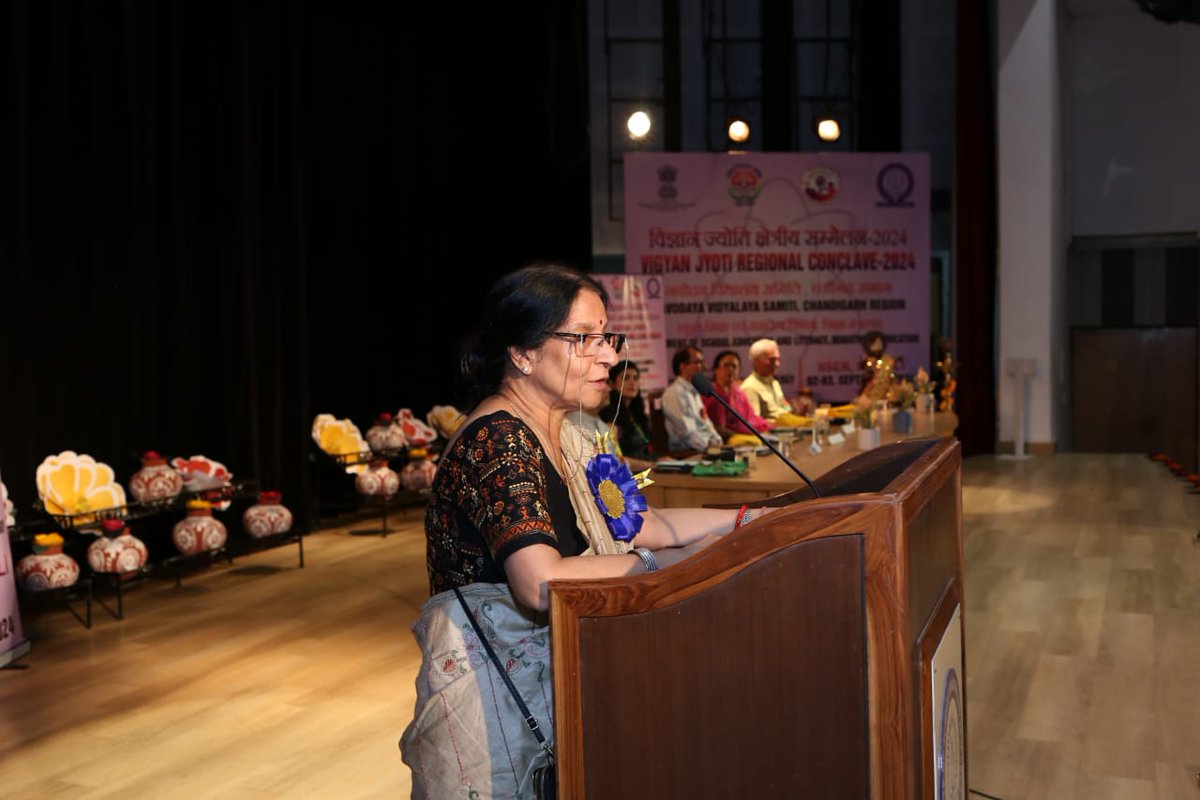 IndiaDST's tweet image. During inaugural session, Prof. Rajesh Kumar Bhatia, PEC, Chandigarh; Prof. Aparna Dixit, JNU, New Delhi & Capt. Teena Dhir, DC, NVS shared valuable insights on empowering girls in #STEM Education.
@karandi65 @VandanaDST @NVS_HQ @JyotiVigyan @IiserMohali