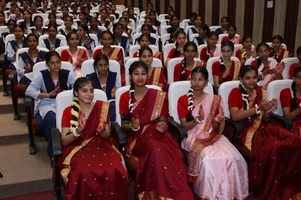 IndiaDST's tweet image. .@JyotiVigyan scholars from states/UTs of Ladakh, J&K, Himachal Pradesh, Punjab & Chandigarh interacted with eminent scientists & also performed various hands-on STEM activities at regional conclave of @JyotiVigyan Prog under @IndiaDST organised for Chandigarh region @IiserMohali