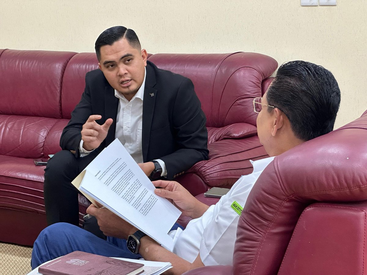 azman1505's tweet photo. 4 September 2024, Putrajaya, kunjungan dari YB Datuk Dr Muhamad Akmal Saleh
Exco Kemajuan Desa, Pertanian dan Keterjaminan Makanan Negeri Melaka. Perbincangan menjurus kepada pembukaan ladang benih padi varieti MR297 di Melaka. https://t.co/dNtjsvupuZ