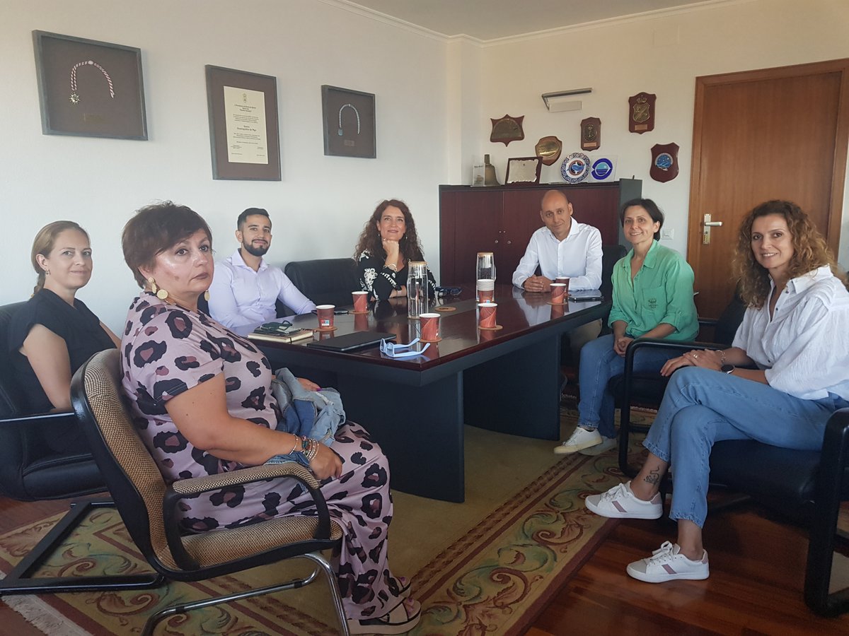 IEOVigo's tweet photo. 🌊#IEOVigo es uno de los 9⃣ centros de @IEOoceanografia dedicado la investigación en ciencias del mar y el #AsesoramientoCientífico

Hoy visitó el centro y pudo conocer nuestro trabajo Eva Ortega-Paíño (@EvaOrtegaPaino), Secretaria General de Investigación de @CienciaGob https://t.co/sYKB6NSFsk