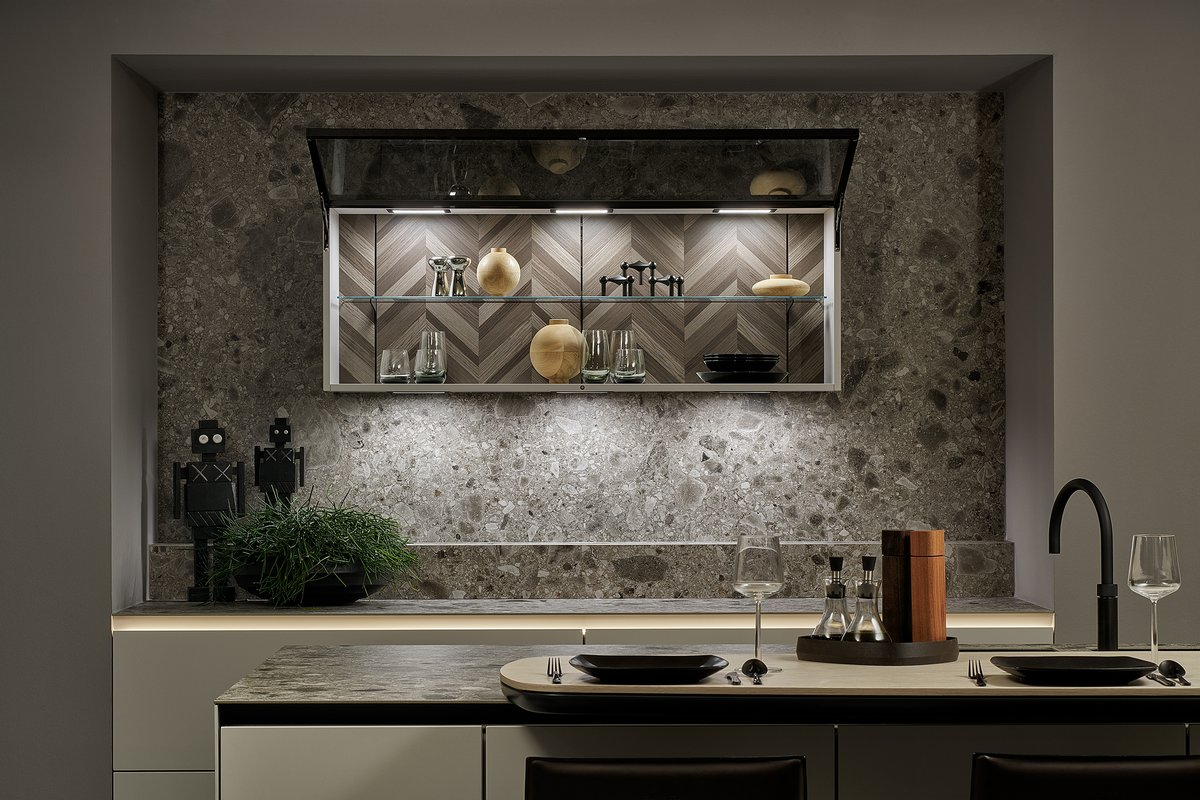 ¿Qué convierte una cocina en el centro del hogar cada momento del día? ¿Los materiales, la iluminación, el equipamiento, la funcionalidad…? - Visite el showroom oficial #SieMatic Madrid en #ICONNOJorgeJuan y consulte con nuestros interioristas su proyecto iconno.es/cita-previa