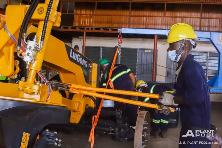 syruxGH's tweet photo. Incredible fact about the recent distribution of motor graders across Ghana under the DRIP (District Road Improvement Project)!
All of these state-of-the-art motor graders were assembled right here in Ghana by @JAPPGH
#DRIPProject
#ChangeIsComing
QNET | O'Reilly SHS | Ponzi https://t.co/3DkOUNXdkJ