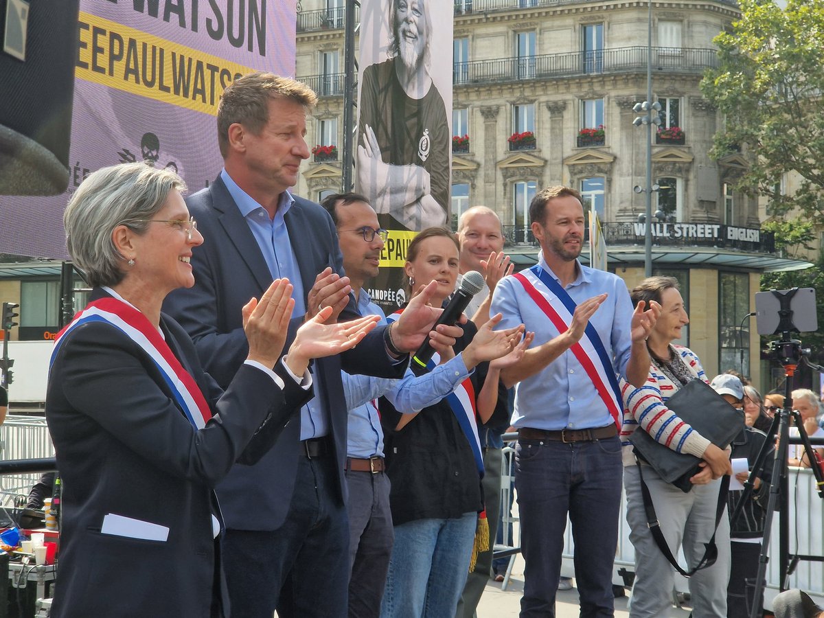 yjadot's tweet image. Être aujourd&apos;hui aux côtés de @SeaShepherdFran pour la libération de Paul Watson, c&apos;est être aux côtés de chaque militant•e écologiste qui partout défend l&apos;environnement. C&apos;est faire du vivant une priorité absolue.
Emprisonner et potentiellement extrader Paul Watson c&apos;est…