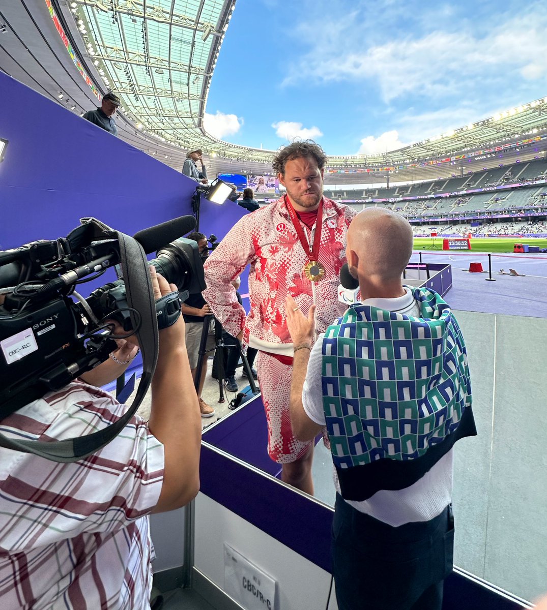This is the type of guy 🇨🇦 Greg Stewart is.

He was just presented his Paralympic shot put gold medal. Comes over to do another interview with me. Asks if I had worn a medal yet. I haven’t.

He promptly took his gold medal off and put it around my neck. Class act in every sense.