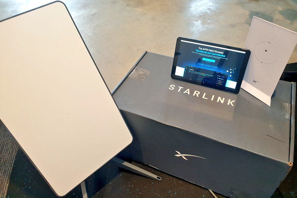 GalacticOverlor's tweet photo. @EndTheCB @MASQ_ai Yes it Does!!!! #ElonMusk #starlinkforbrazil #FreeSpeed https://t.co/0mnrOK6SaV https://t.co/3Y8n7EwjiH