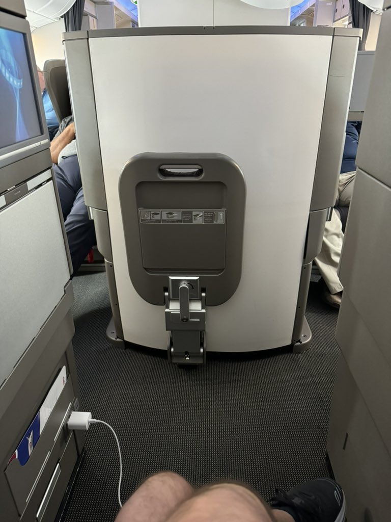 Michael_Marcus's tweet photo. Talk about an inferior Business Class product! @britishairways on the A380 https://t.co/vt4oLjsytm
