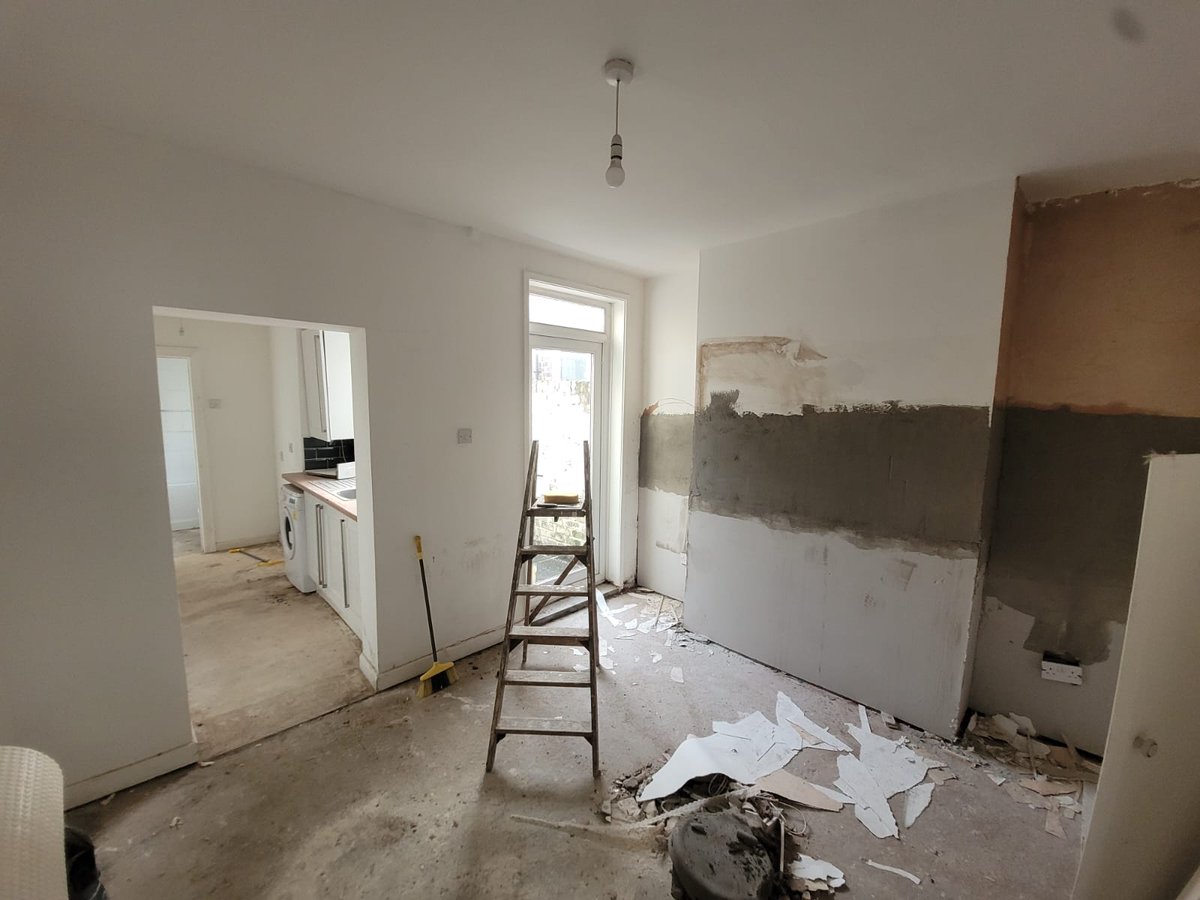 patjharper's tweet image. Rising damp, penetrating damp, condensation damp, lateral damp... Damp can be a nightmare if you don&apos;t know what to look for. Know the cause to cure it. Hire a local damp expert, meet on-site, ask questions, and learn! (pic of Liverpool property we fixed) #DampProblems