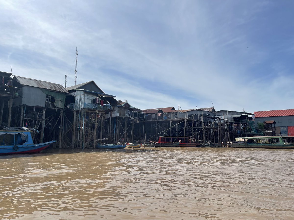 One of a unique experience to explore in Siem Reap, Cambodia, Visiting the fishing village of Kampong Phluk.

#khmerjourneys #kampongphlukfloatingvillage