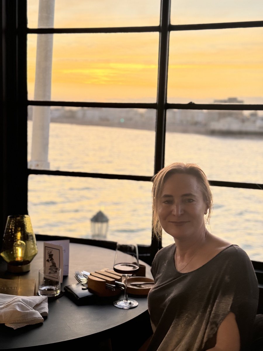Dinner on the pier at ‘DIY writers’ retreat’ in #Worthing at sunset. 
Now wondering why I live in London if i feel I must leave London in order to get anything done. 

#writerslife #writingcommunity