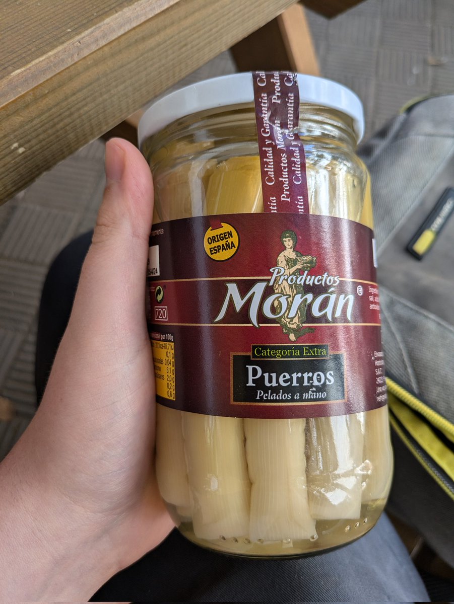 Very much enjoying #socepa2024 in Seville - managed to win my favourite prize of all time coming 3rd in a quiz, Spanish artisan leeks!