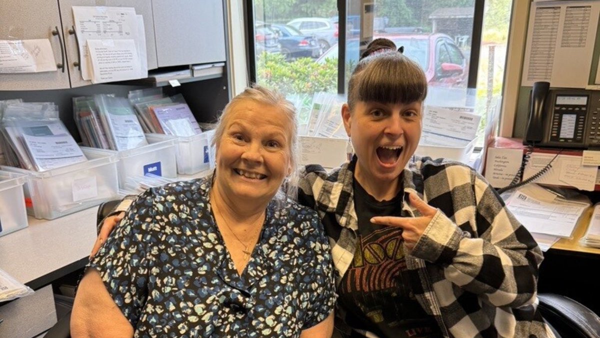 BBPrintSource's tweet image. The biggest thanks to Debi Ducette for her 22 years at B&amp;amp;B and congrats on retiring! Replacing her as Billing Manager is the very capable and long-time B&amp;amp;B employee Cheryl Depper! 🌟

#portlandprinter #pdxprinter