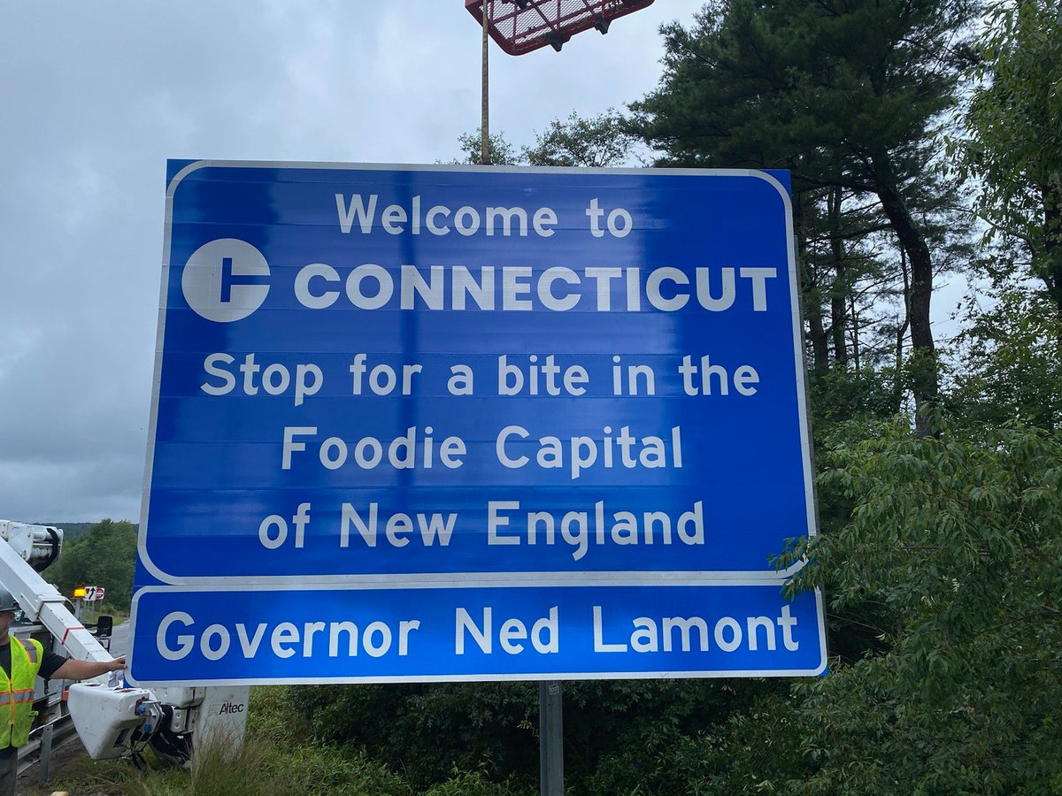 John Craven (@johncraven1) on Twitter photo NEW: Pizza wars just went up a notch 🍕
When New Yorkers cross into CT, they'll soon be greeted by new welcome signs hailing the state as the "Pizza Capital of the United States" and "Foodie Capital of New England"
Other signs highlight <a href="/UConnMBB/">UConn Men's Basketball</a> and CT's submarine industry NEW: Pizza wars just went up a notch 🍕
When New Yorkers cross into CT, they'll soon be greeted by new welcome signs hailing the state as the "Pizza Capital of the United States" and "Foodie Capital of New England"
Other signs highlight <a href="/UConnMBB/">UConn Men's Basketball</a> and CT's submarine industry