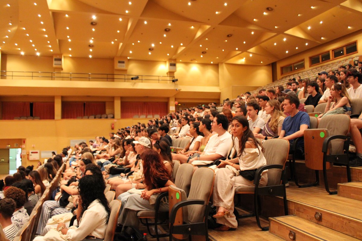 👋👋👋Benvenuti! Welcome! Bienvenue! Willkommen!..

🎒La US acogerá este curso a unos 3 000 #estudiantes internacionales

🇮🇹🇩🇪🇫🇷🇵🇱 Italia, Alemania, Francia y Polonia son los países europeos que más alumnado aportan a la Universidad de Sevilla [+]