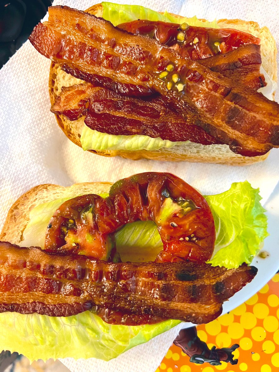 LeighTobes's tweet image. When life gives you #bacon🥓… #BLTs on milk bread 🍞 w/ heirloom #tomato 🍅