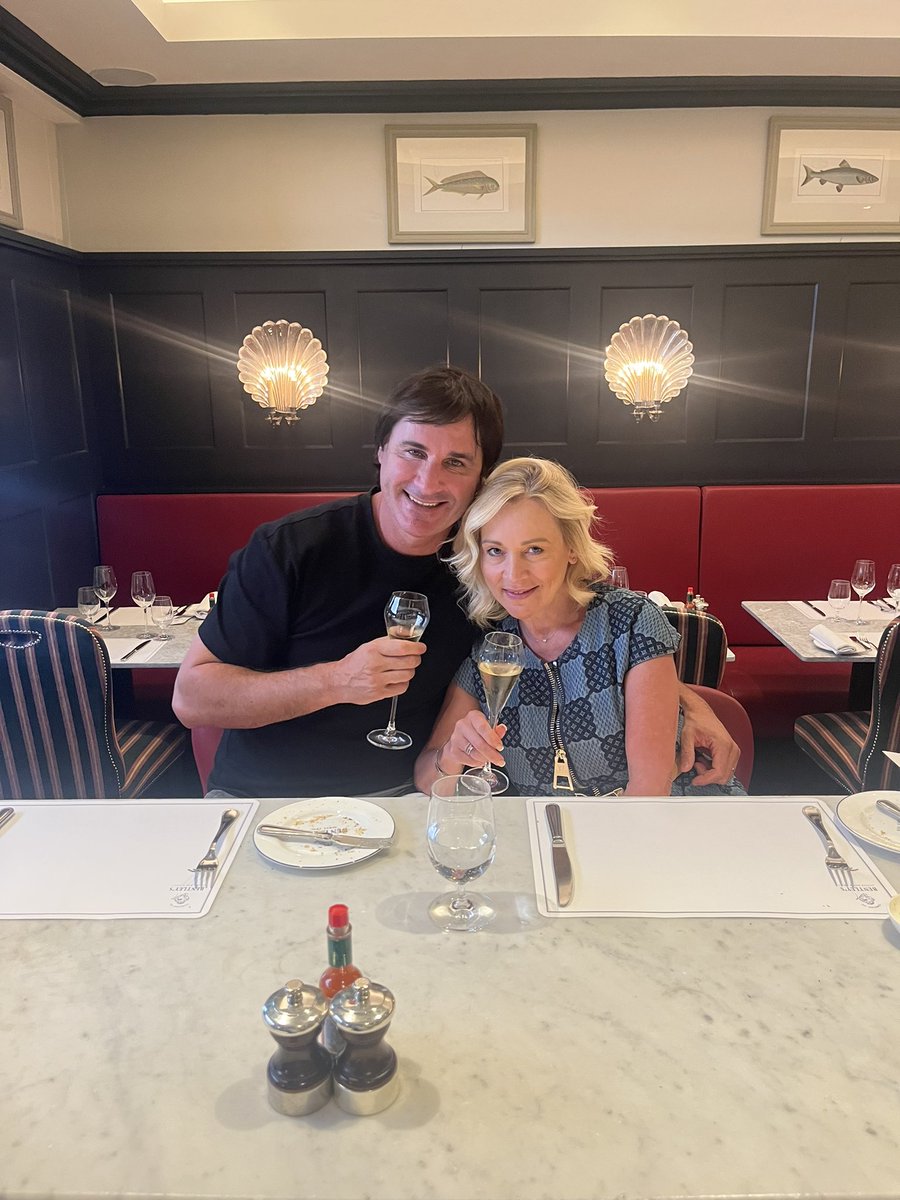 PeteGriffiths10's tweet image. Fab time at the #o2arena watching @NiallOfficial with the wife