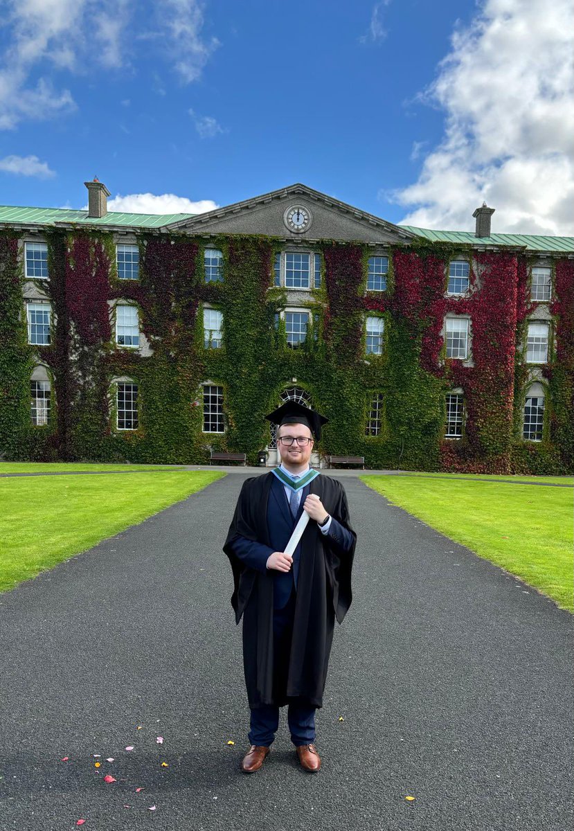 One of our dedicated Amadeus Leaders, Seán Murphy, graduated today with a Bachelor of Science in Education from Maynooth University. We couldn’t be more proud of his achievement and the hard work he’s put in! 👏🏻👏🏻