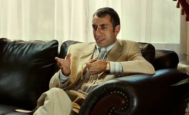 Köpek veliefendisi olması gerekmez mi? Yani mantıken? Yani en azından benim için..