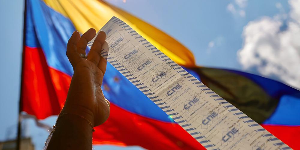 No permita que nadie le diga que "la gente no está pendiente de la política" o la típica frase "si no trabajo, no como", en un intento burdo de menospreciar el profundo, inequívoco, y nítido deseo de cambio que existe en el país.