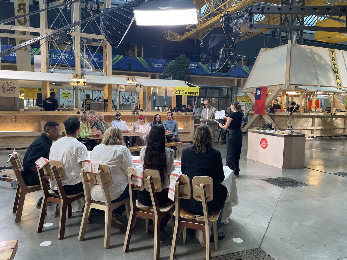 C’est la rentrée 🤗. Ça tourne pour Très Très Bon 🎬 ! Toute l’équipe repasse à la casserole 🥘👩‍🍳🥮🥗⁦<a href="/ParisPremiere/">Paris Première</a>⁩ ⁦⁦<a href="/frgaudry/">François-Régis Gaudry</a>⁩