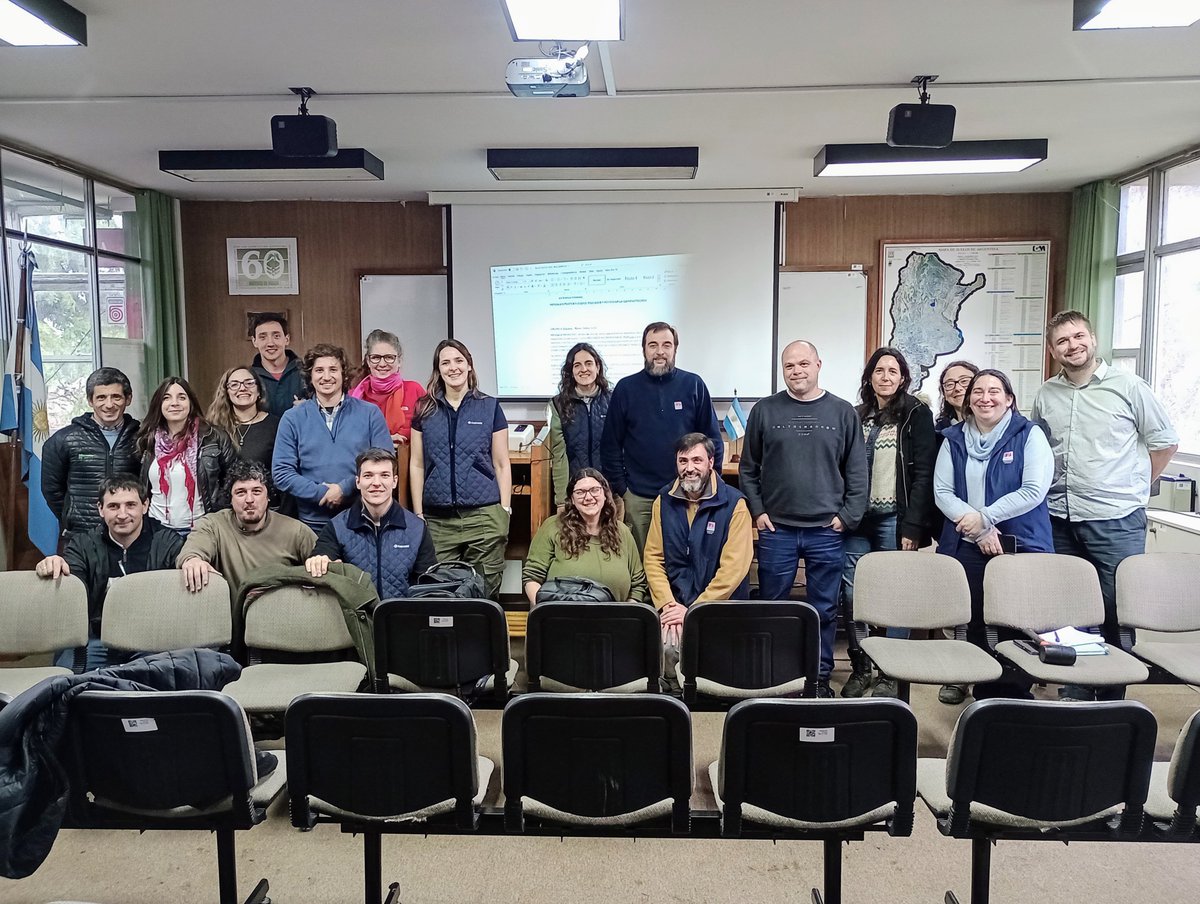 aapresid's tweet photo. 🩺Programa Global de Doctores de los Suelos | 📍Jornada presencial en INTA Castelar

El pasado 6 de agosto se realizó una de las 3 capacitaciones de técnicos formadores que serán los responsables de capacitar a productores referentes en sus zonas de influencia.

Estos productores referentes, o “Doctores en suelos, multiplicarán a su vez estos saberes sobre manejo sustentable del suelo entre sus pares ¡esperando llegar a 5️⃣0️⃣0️⃣ productores en todo el país!

📩 Para más información podes contactarte a accame@aapresid.org.ar