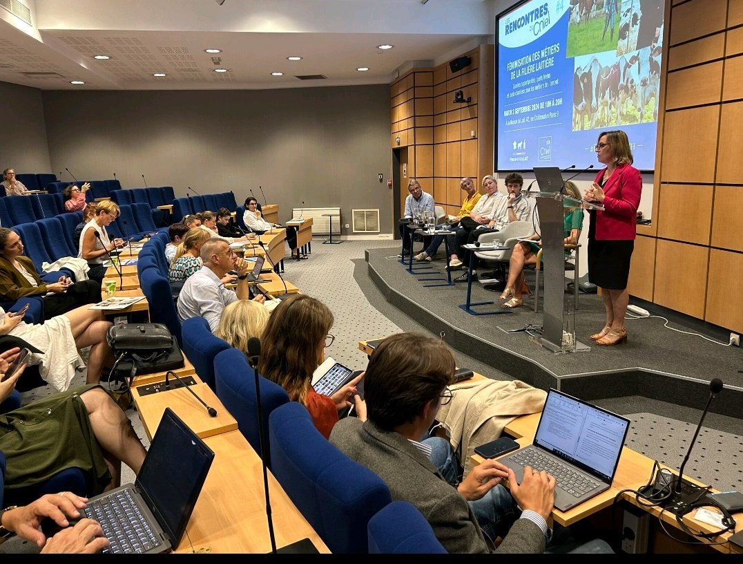 Très heureuse d'avoir pour ma première prestation en tant que présidente délégué du <a href="/cniel/">CNIEL</a> parlé de la place des femmes dans les fermes laitières. 
L'attractivité, le renouvellement des générations, la place des femmes 
Un enjeu capital pour la filière. 
Je suis une #FemmeDuLait