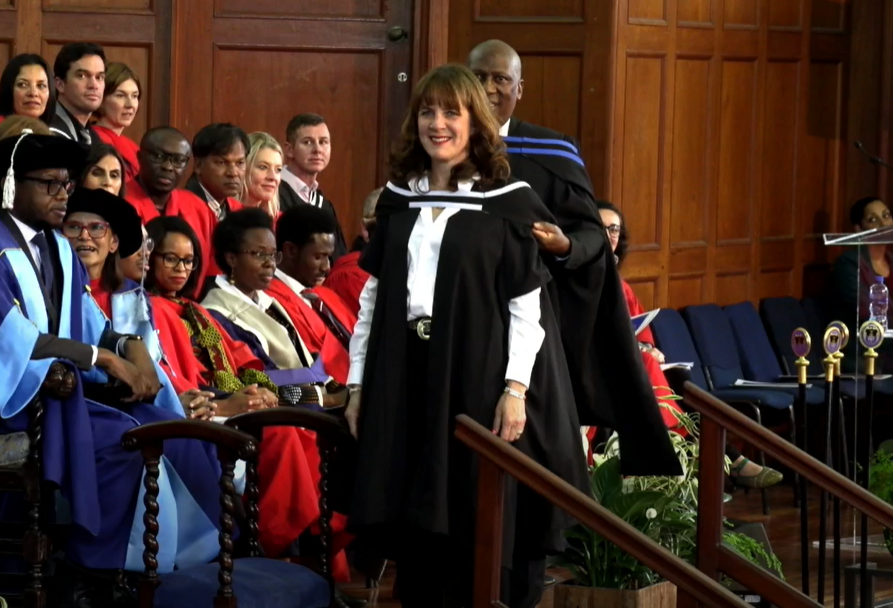 UCT_news's tweet photo. Graduates from the Faculty of Commerce step onto the stage to receive their degrees, celebrated and cheered on by their loved ones. #UCTGrad2024 https://t.co/5CgphINHsv