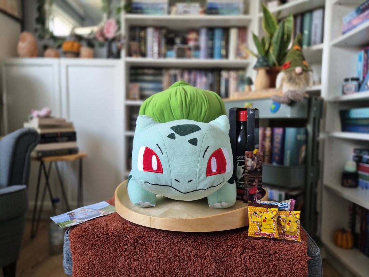 Buchpost ist eine tolle Sache, aber wisst ihr was besser ist? Bisasam-Post 😍
Der "kleine" kam heute an und bereichert nun mein kleines Nerdvana 
<a href="/StirioLP/">Stirio</a> vielen Dank für dieses tolle Gewinnspiel!