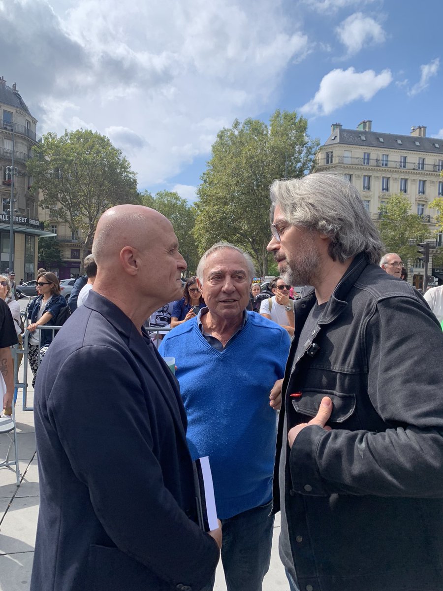 La France soutient la libération de #PaulWatson et travaille activement pour éviter son extradition au Japon. 
Une mobilisation transpartisane pour la liberté et la protection de l’océan ! 
<a href="/hugoclement/">Hugo Clément</a> <a href="/JimmyPahun/">Jimmy Pahun</a> <a href="/CaroitEleonore/">Eleonore Caroit</a> <a href="/CaronAymericoff/">Aymeric Caron</a> <a href="/ericcoquerel/">Eric Coquerel</a> 

#FreePaulWatson