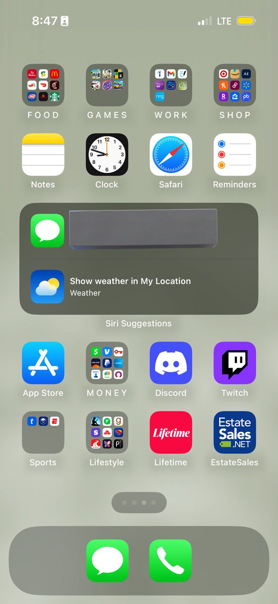 simplicity5708's tweet image. My Home Screen just rearranged itself and doubled apps ? Hello ?? @Apple literally wasn’t touching my phone.