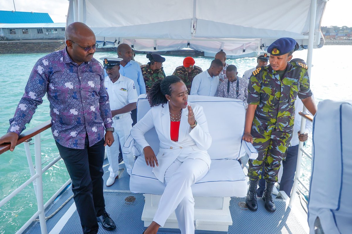 SoipanTuya's tweet photo. Kenya acknowledges and values highly the critical role played by the dedicated men and women of the Kenya Navy in the defence of our country against sea-borne aggression and support for Sister services (Kenya Army & the Kenya Air Force..)

During a familiarization tour of the Kenya Navy Headquarters at Mtongwe, Mombasa in the company of the Defence Principal Secretary Dr. @pmariru the Kenya Navy Commander Major General Paul Otieno, Kenya Shipyards Limited (KSL), MD Major General Farah, Senior Officers, Officers and Service Members.

@kdfinfo