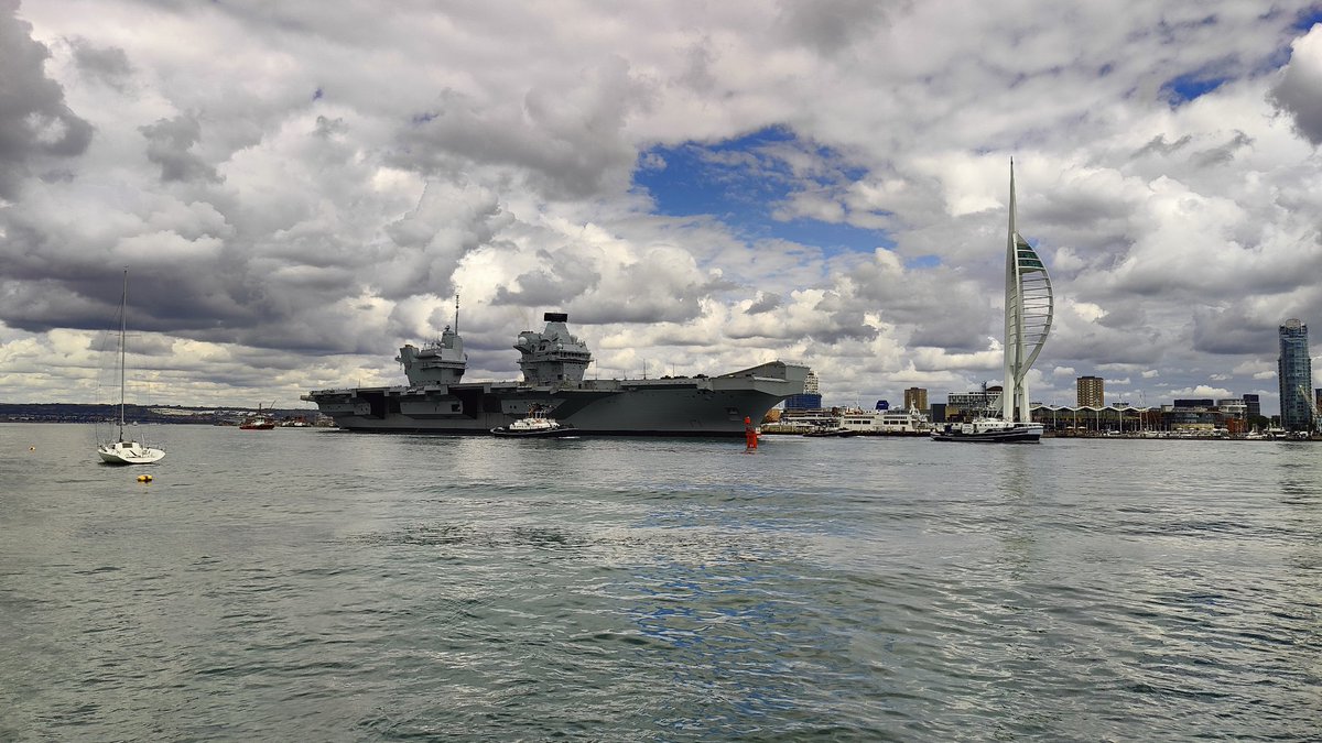 Well our trip to Portsmouth had an unexpected bonus <a href="/SeaSpitfires/">Stephen Fisher</a> <a href="/kejamieson_/">Kate - Short For Bob ✨️</a>