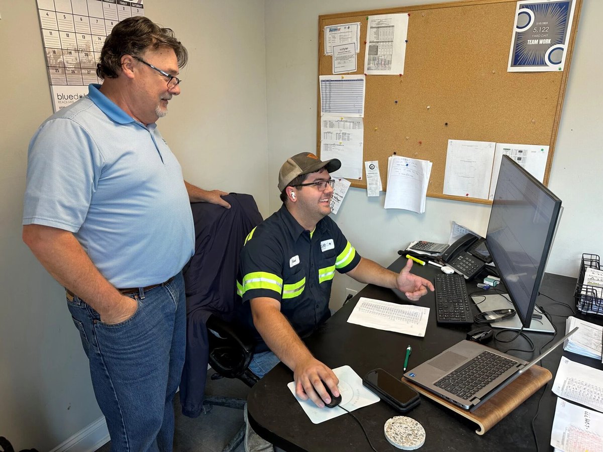 Giatec's tweet image. 💸 Realize substantial savings and efficiencies in your concrete operations with Giatec® SmartMix™!

🏗️ Discover how Blue Dot Readi-Mix is leveraging SmartMix technology in our newest case study:
 hubs.ly/Q02Nx7z80

📸 Photos Courtesy of @BlueDotRM
#MixDesign #AI