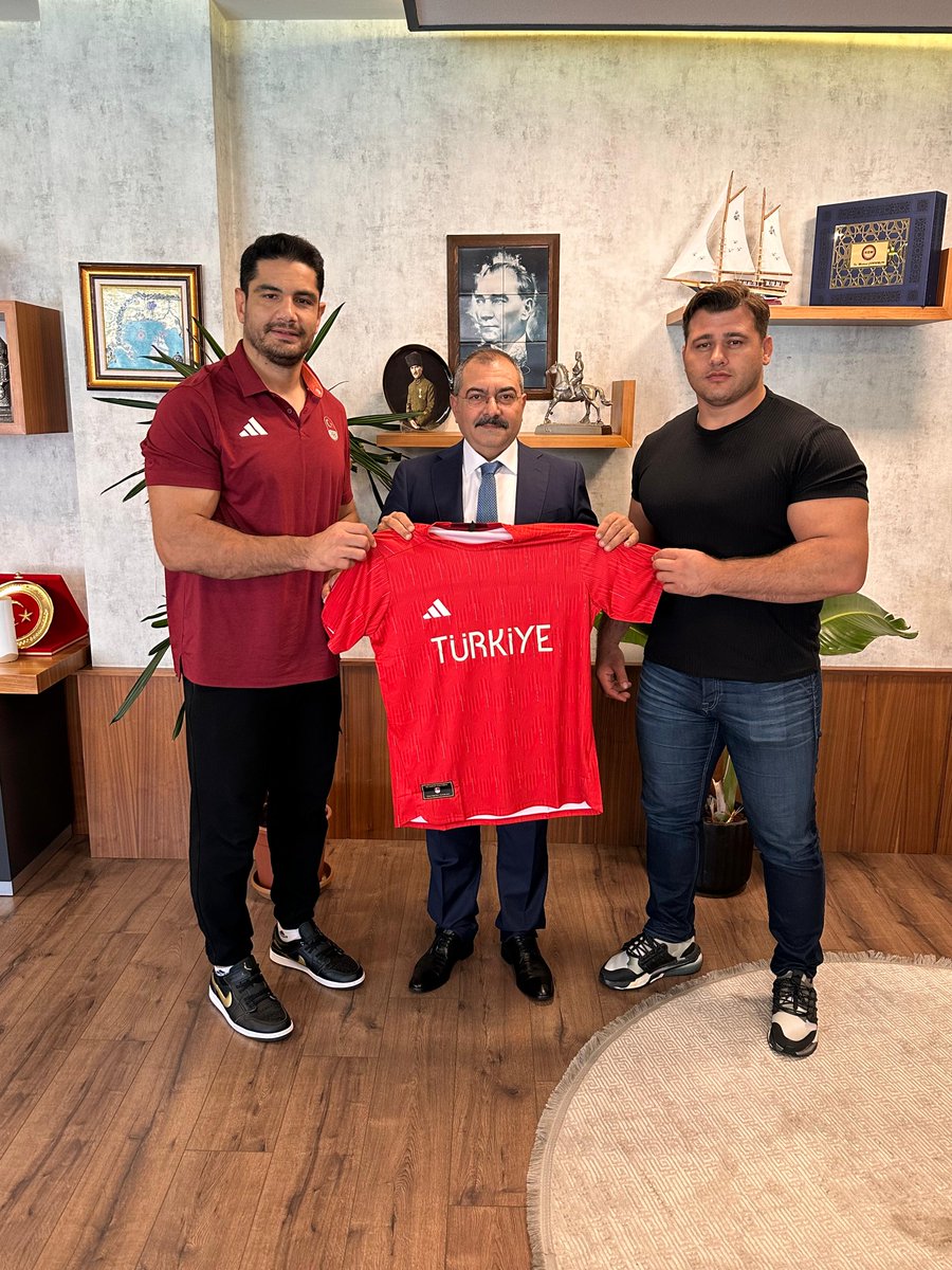 MAHMUT ÇORUMLU 🇹🇷 (@mahmut_corumlu) on Twitter photo Ülkemizi yıllarca uluslararası arenada başarıyla temsil ederek ay yıldızlı bayrağımızı defalarca dalgalandırıp, şampiyonluklar kazandıran iki değerli kardeşim. Allah yollarını bahtlarını açık etsin.
<a href="/tahaakgul/">Taha Akgül</a> <a href="/riza_kayaalp/">Rıza Kayaalp</a> Ülkemizi yıllarca uluslararası arenada başarıyla temsil ederek ay yıldızlı bayrağımızı defalarca dalgalandırıp, şampiyonluklar kazandıran iki değerli kardeşim. Allah yollarını bahtlarını açık etsin.
<a href="/tahaakgul/">Taha Akgül</a> <a href="/riza_kayaalp/">Rıza Kayaalp</a>