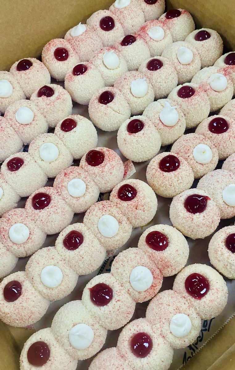 TPatisseries's tweet image. Our PlantBased/NGCI Raspberry &amp;amp; Vanilla Bubble 🫧🫧

When innovative shapes and flavours come hand in hand, the blend of raspberry and vanilla makes this a delight to the tastebuds. 

#patisserie
