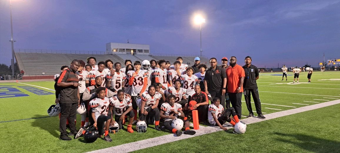 Edub2013's tweet photo. First football game of the year! First win of the year and many more to come! #TigerStrong @dallasathletics https://t.co/fR10Pogdye