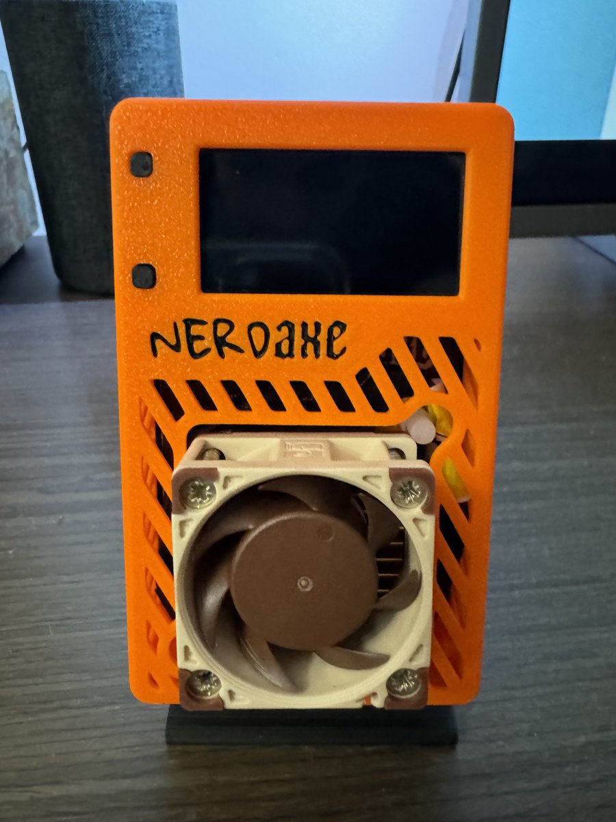 albertoD996's tweet image. Well, well, well…. #nerdaxe from ⁦⁦@BitronicsStore⁩ arrived today and already #hashing and waiting for my block ;D Gracias, chicos! Thank you guys!