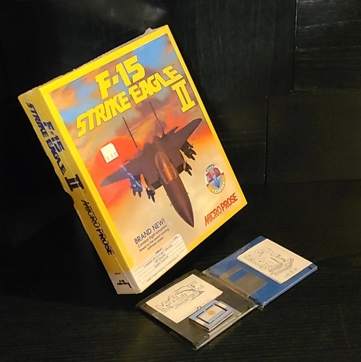 mgc_inventory's tweet image. :videogame: ID_0956
F-15 Strike Eagle II (1991)
Developer : MPS Labs
Publisher : MicroProse Software, Inc.
Ver : US - 3.5&quot; - AMIGA

#microprose #retrocollective #bigboxpcgames #f15strikeeagle2 #amigagame #sealedbigbox #retrogames #mpslabs #bigbox #retrogames #bigboxgames