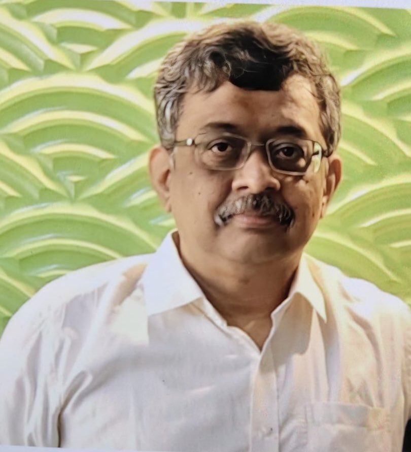 sayesekhar's tweet image. #MediaDevelopment
S Nataraj will succeed Sriram Karri as the Resident Editor of @DeccanChronicle 
Congratulations to you Nataraj. 

Dear @oratorgreat Sriram, Congratulations on your new position with Telangana government. 
Great to know you handed over the baton to the most…