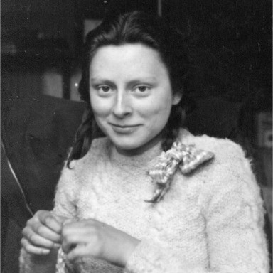 Vandaag, 6 jaar geleden, overleed verzetsvrouw Freddie Dekker-Oversteegen. Ze was pas 14 toen ze zich aansloot bij het verzet. We hebben de vrijheid aan vrouwen als Freddie te danken. Daar staan we vandaag en morgen (haar geboortedag) extra bij stil.