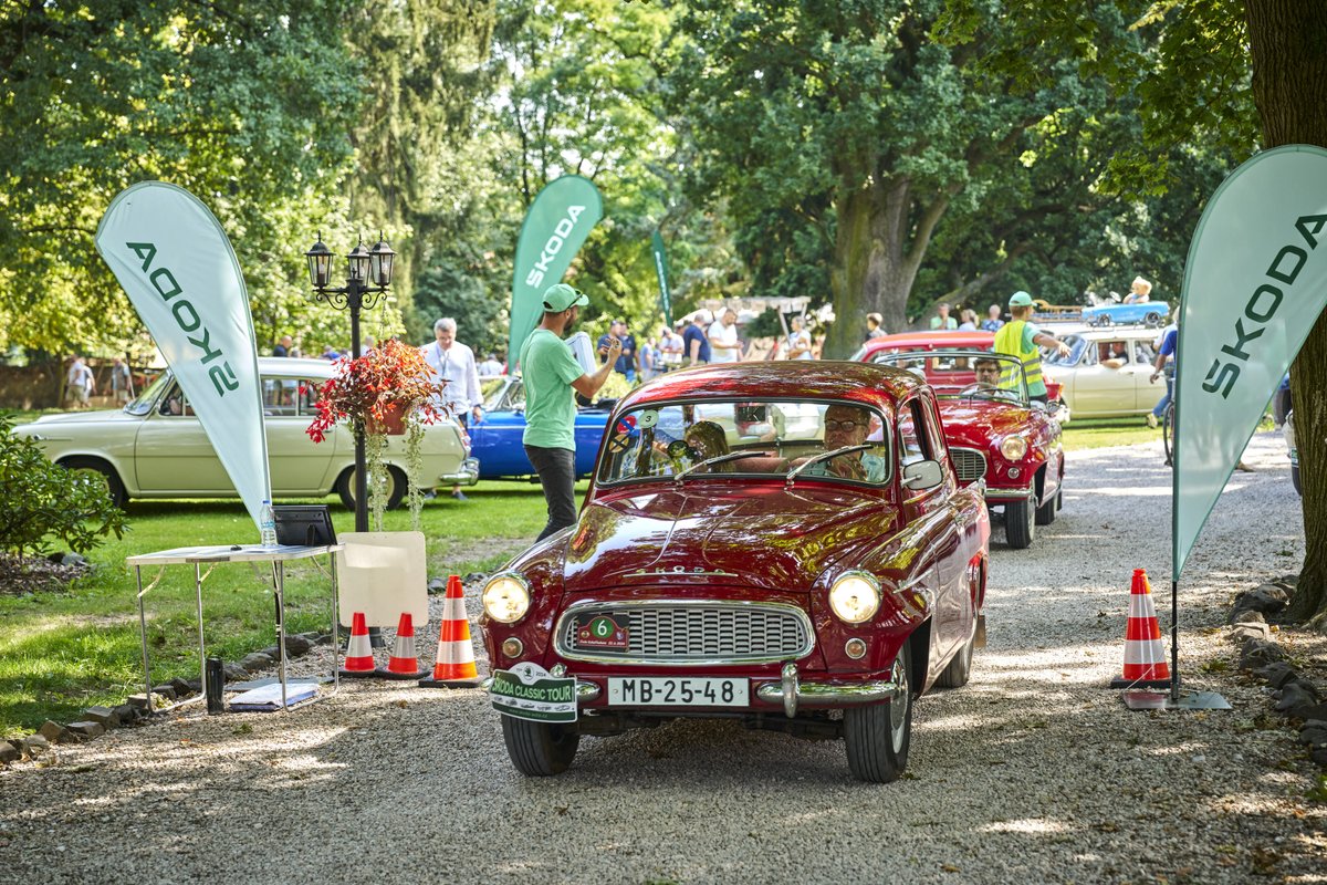 skodaautonews's tweet photo. Last Saturday, 212 crews with historic and vintage cars participated in the 11th Škoda Classic Tour, starting and ending in Mladá Boleslav! The 126 km route included a drive through #Skoda’s main production plant with a unique stop at the Škoda Parts Center and Škoda's testing polygon in Úhelnice.
Read more: https://t.co/CpE3tRffe7