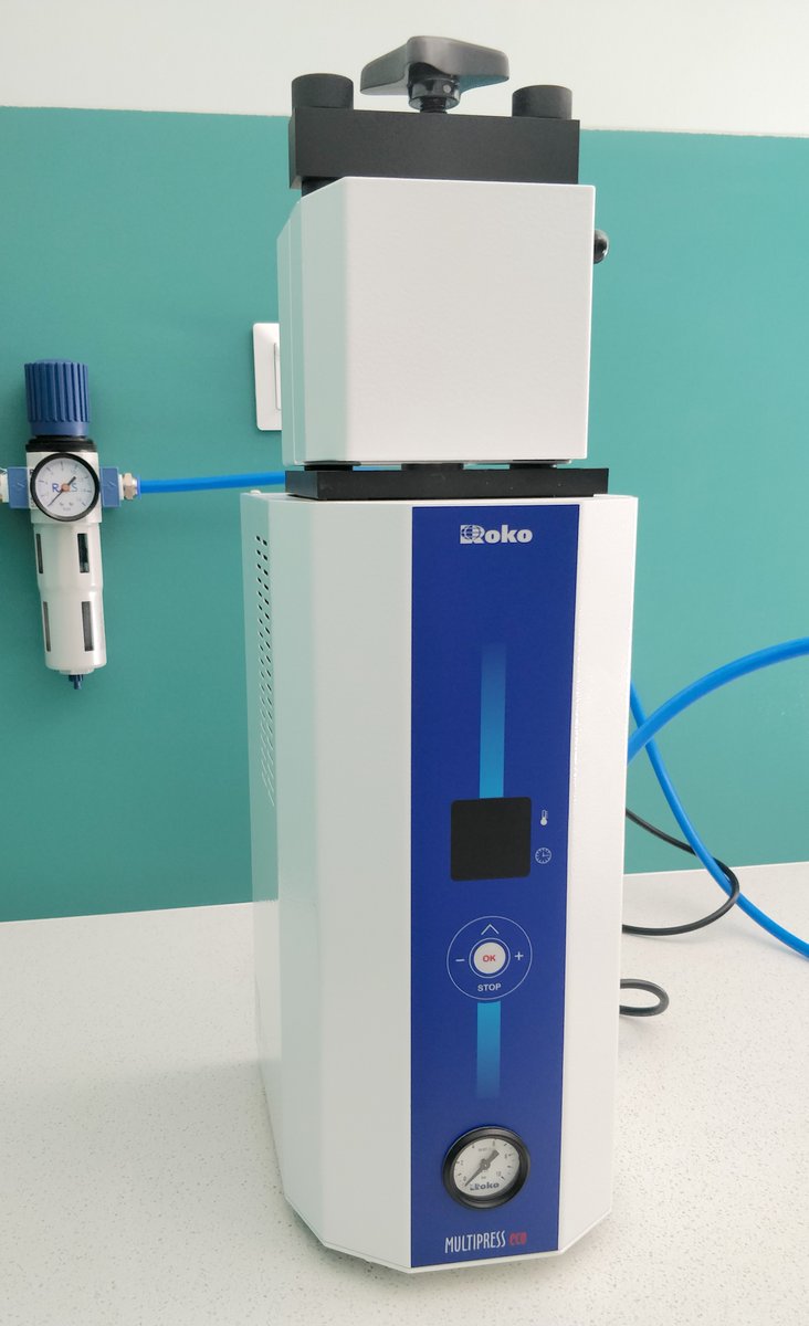 SilesiaLabMed's tweet photo. Roko Multipress i Roko Multipress Eco to automatyczne wtryskarki do tworzyw termoplastycznych, znajdujące się w naszym Laboratorium Stomatologii, przeznaczone do wykonywania protez dentystycznych metodą wtrysku bezpośredniego. 

#protetyka #stomatologia #slm #nauka https://t.co/aARwgSDDZ0
