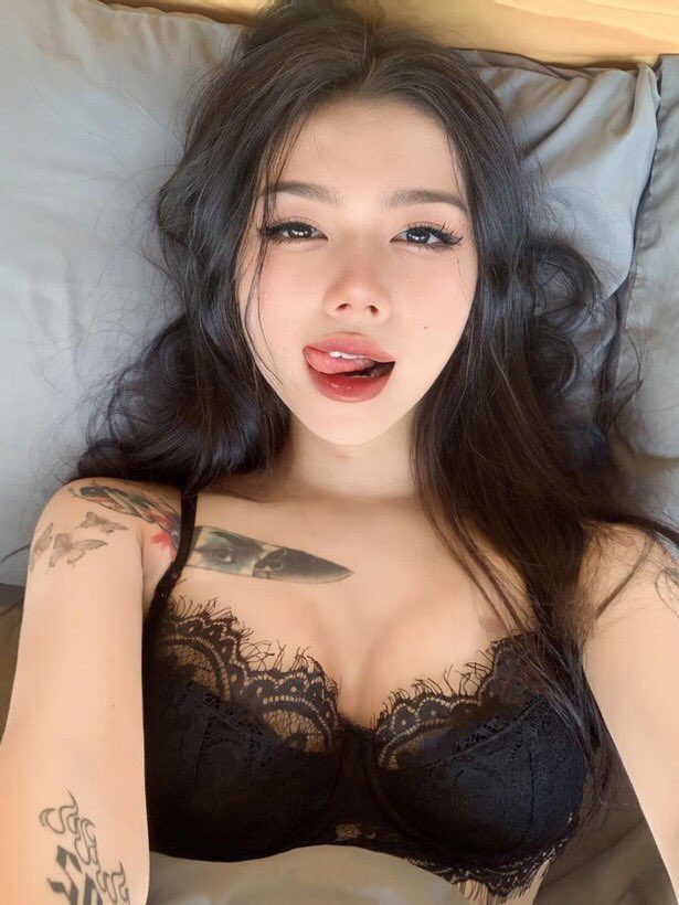 thaothao2x's tweet photo. ngồi xuống đây. vach ku ra e mút cho sướng nè. bắn vào mồm e luôn nha. e thíc vậy lắm nè https://t.co/GTVRj6IVHY