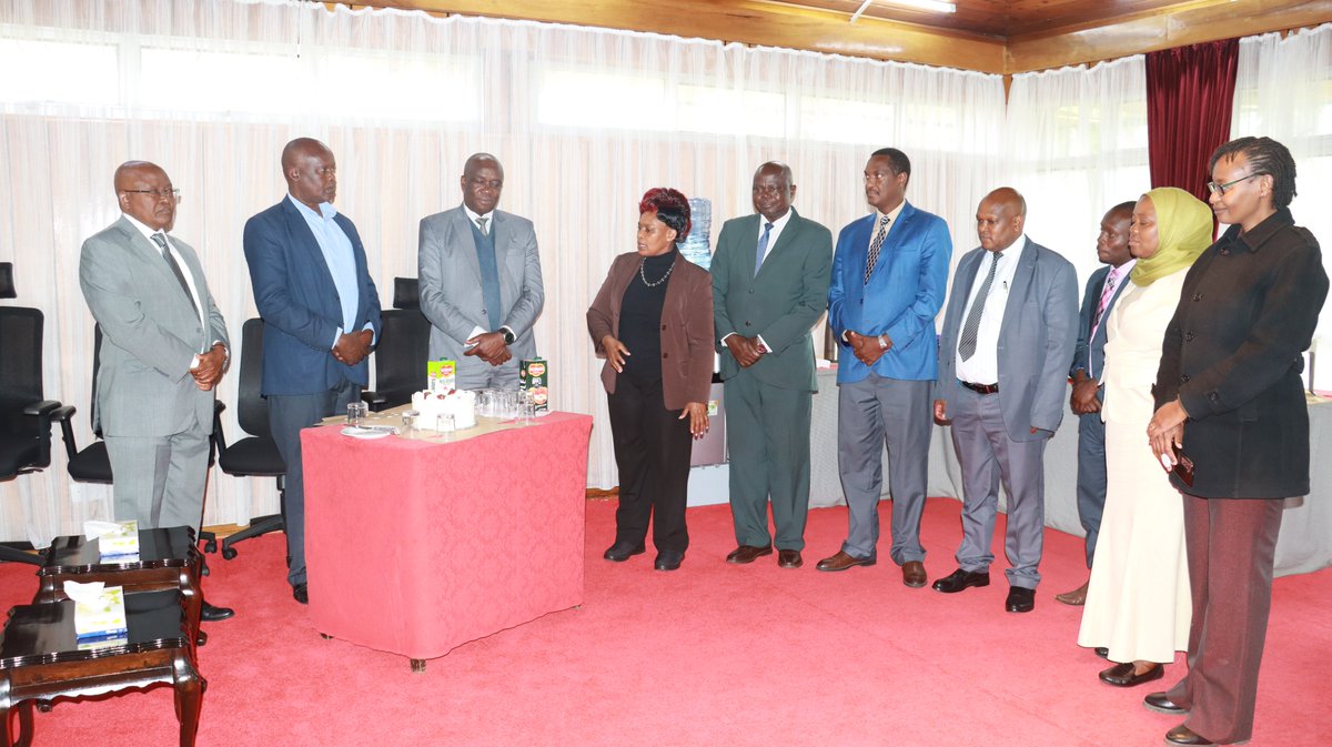 egertonunikenya's tweet image. The University Management Board honored Mr. Kipng'etich Cherono today on his retirement. As Deputy Registrar in the Office of the Registrar, Human Capital &amp;amp; Administration, he played a key role in University Council matters. VC Prof. Kibwage expressed appreciation for his service